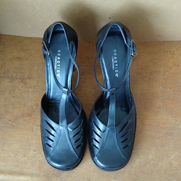 Reaction by Kenneth Cole Black Leather T-Straps 8.5 - Picture 3 of 12